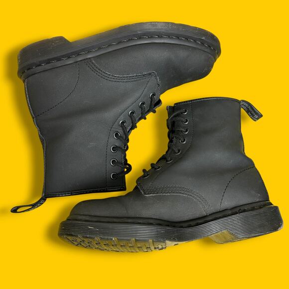 Dr. Martens 1460 Pascal Lace Up 8 hole Combat Boot Black Textured Leather Sz 7 - Picture 1 of 11